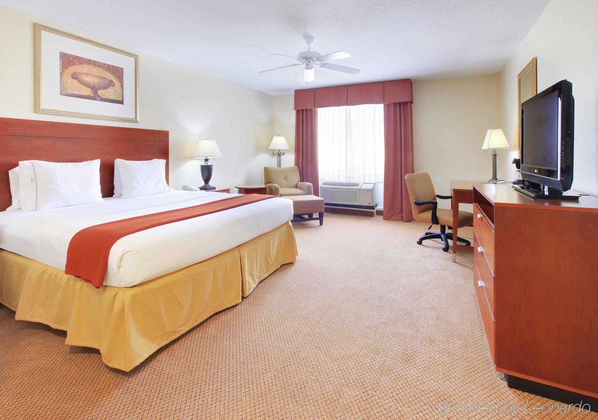 Holiday Inn Express Hotel & Suites Canton By Ihg Værelse billede